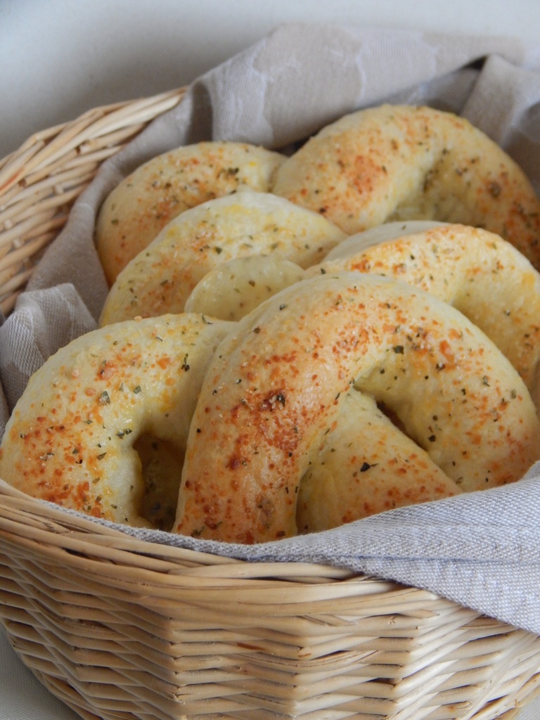 BRETZEL AIL & FROMAGE